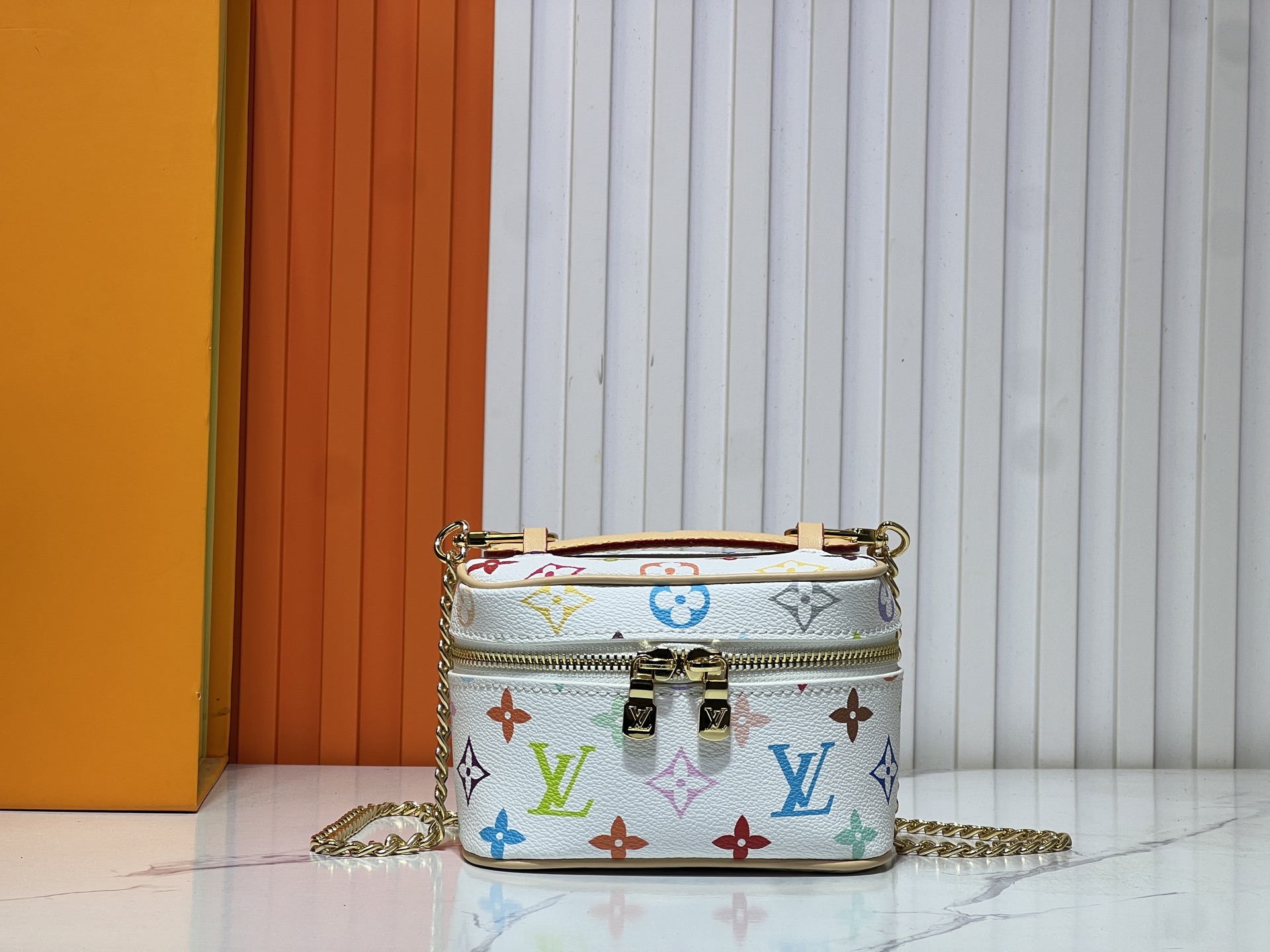 Louis Vuitton LV Classic Handbag Premium Canvas Model 80527 Padlock Detail Office Commute Luxury Handbag